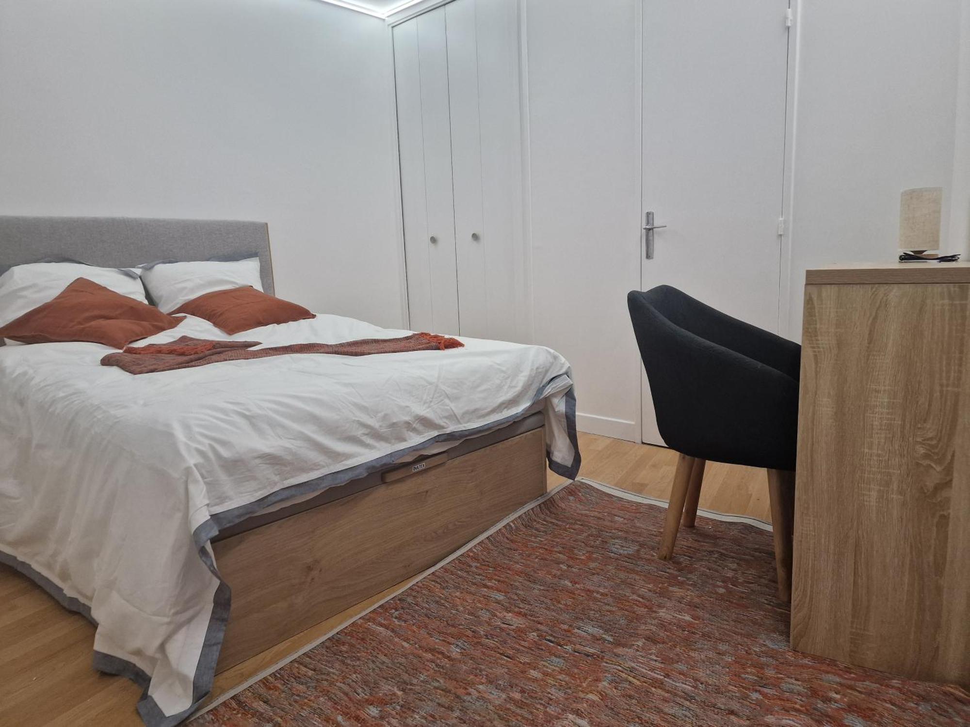 Une Chambre Dans Un Appartement - Luxary Calm Saint-Gratien  Ngoại thất bức ảnh