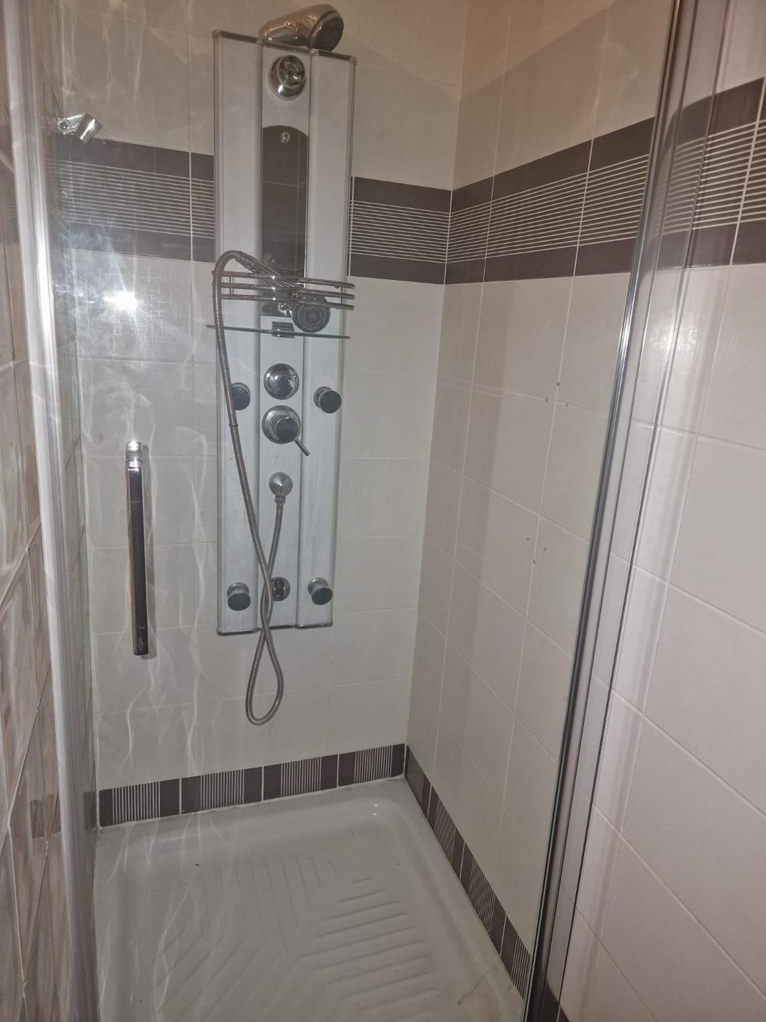 Une Chambre Dans Un Appartement - Luxary Calm Saint-Gratien  Ngoại thất bức ảnh